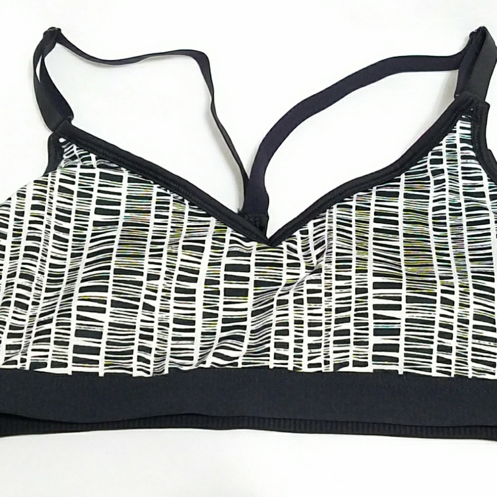 Victorias Secret Sport Bra  Medium New With Tags